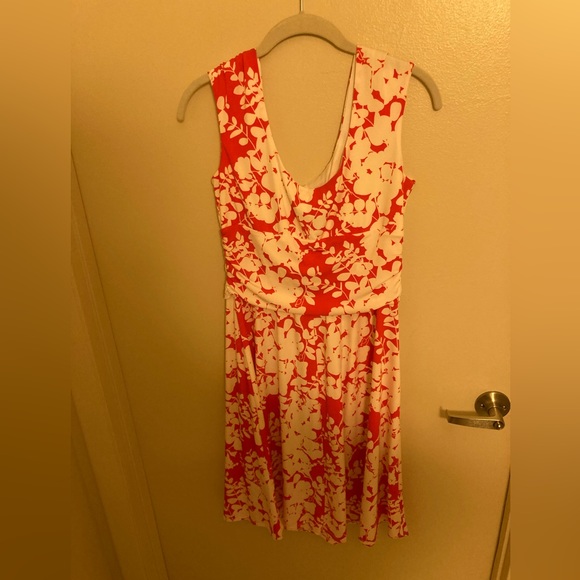 Dress Barn size 12 red and white floral pattern, excellent condition - Picture 1 of 3